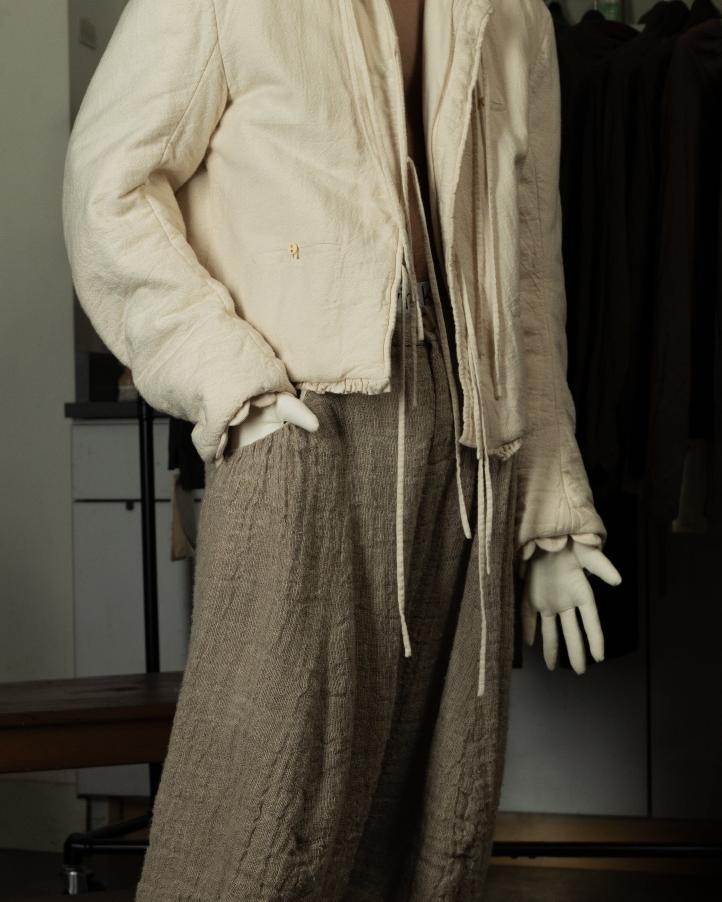 Chaqueta con capucha y mangas dobladas de Backwaves