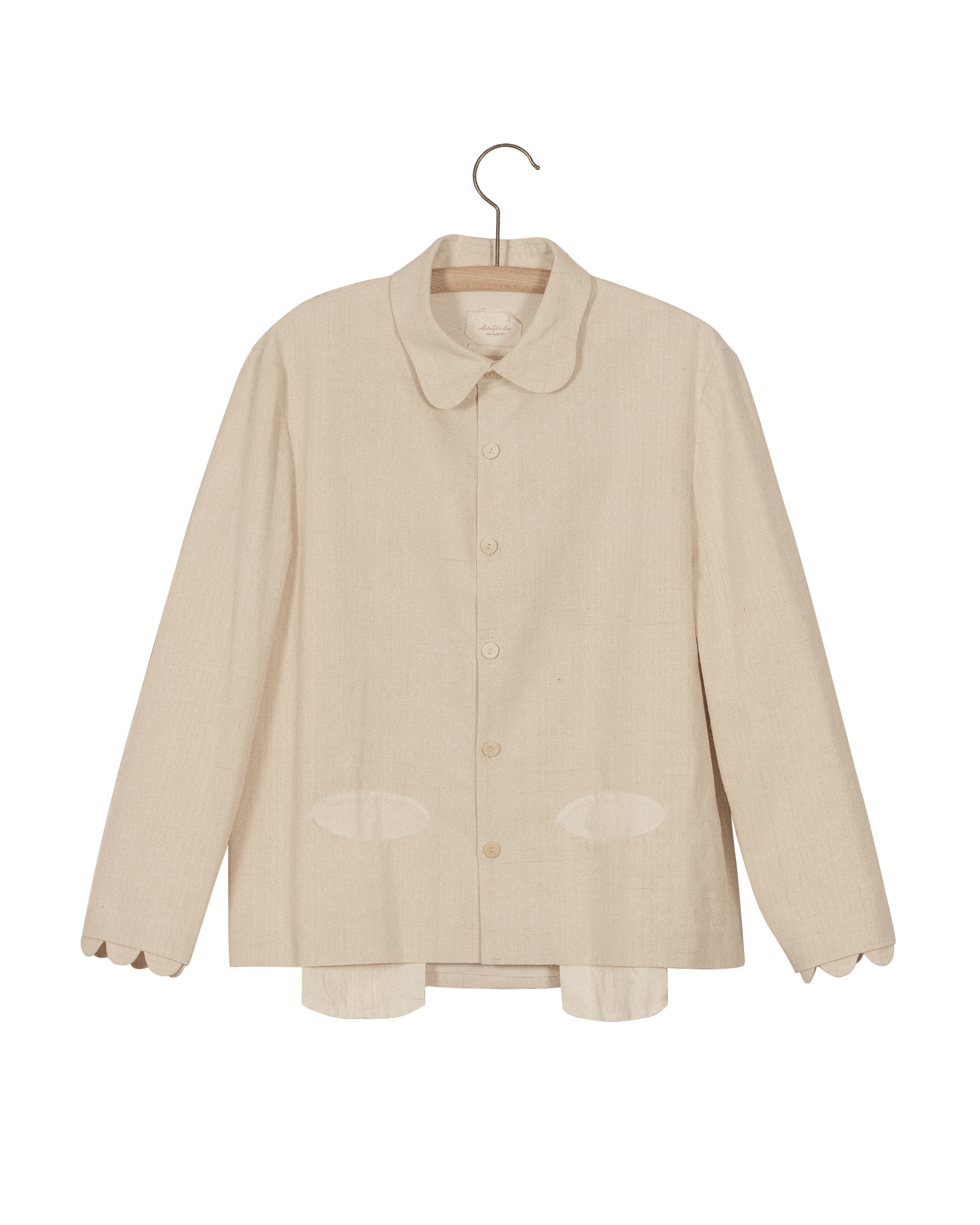 Camisa tipo chaqueta con bolsillos de estanque y puños con pétalos