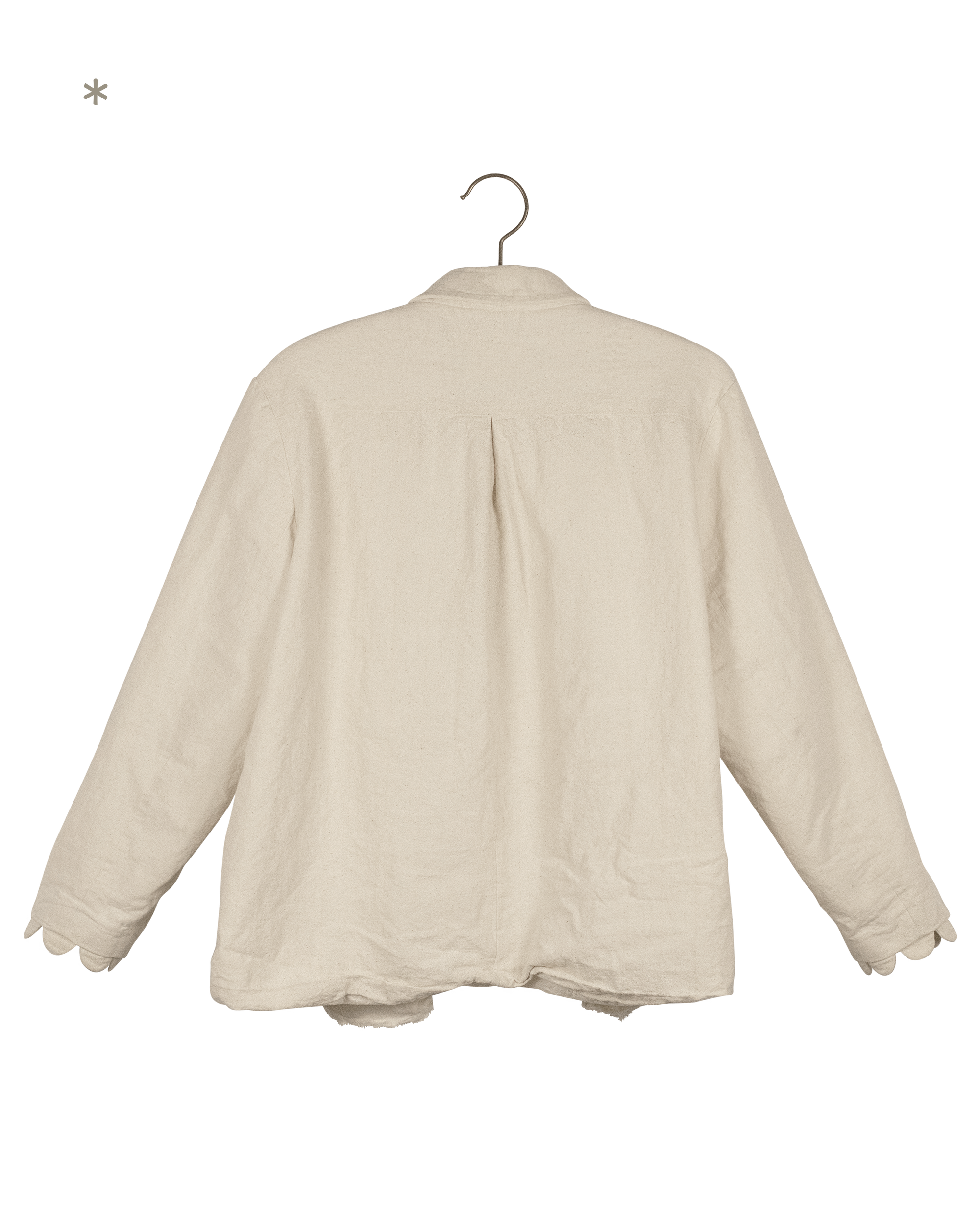 Camisa tipo chaqueta con bolsillos de estanque y puños con pétalos